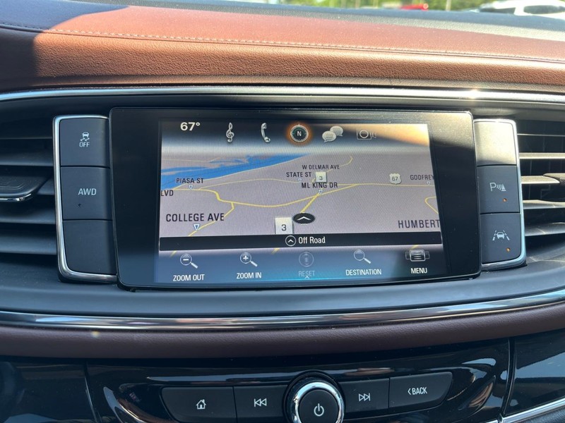 Buick Enclave Vehicle Full-screen Gallery Image 19