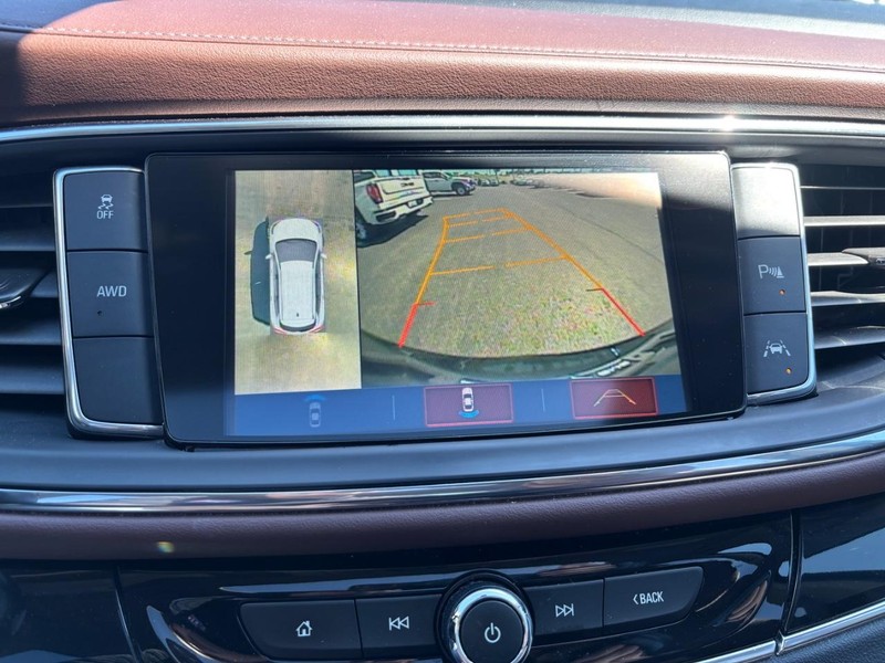 Buick Enclave Vehicle Full-screen Gallery Image 20