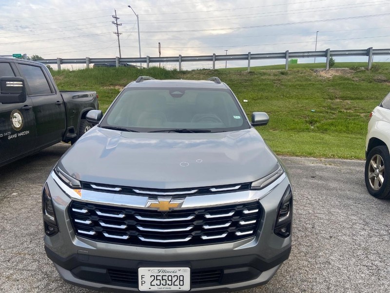 Chevrolet Equinox Vehicle Full-screen Gallery Image 02