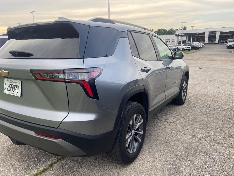 Chevrolet Equinox Vehicle Full-screen Gallery Image 05