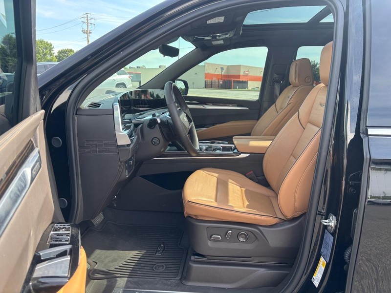 Cadillac Escalade Vehicle Full-screen Gallery Image 08