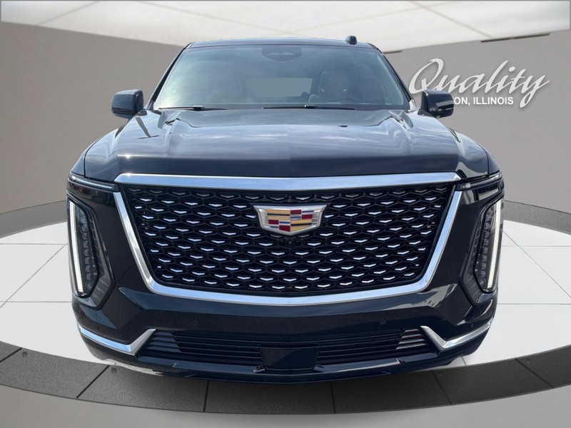 Cadillac Escalade Vehicle Full-screen Gallery Image 10