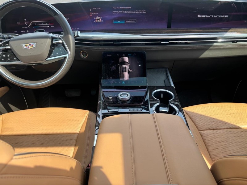 Cadillac Escalade Vehicle Full-screen Gallery Image 13