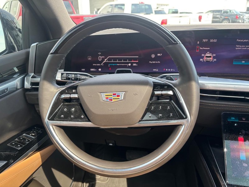 Cadillac Escalade Vehicle Full-screen Gallery Image 15