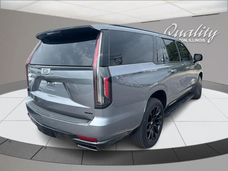 Cadillac Escalade ESV Vehicle Full-screen Gallery Image 03