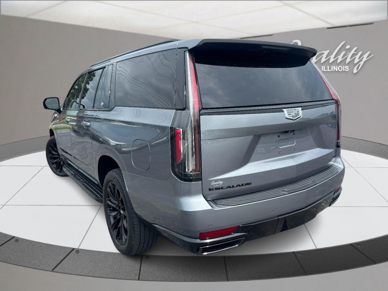 Cadillac Escalade ESV Vehicle Full-screen Gallery Image 05