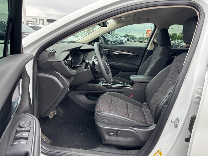 Buick Envision Vehicle Full-screen Gallery Image 08