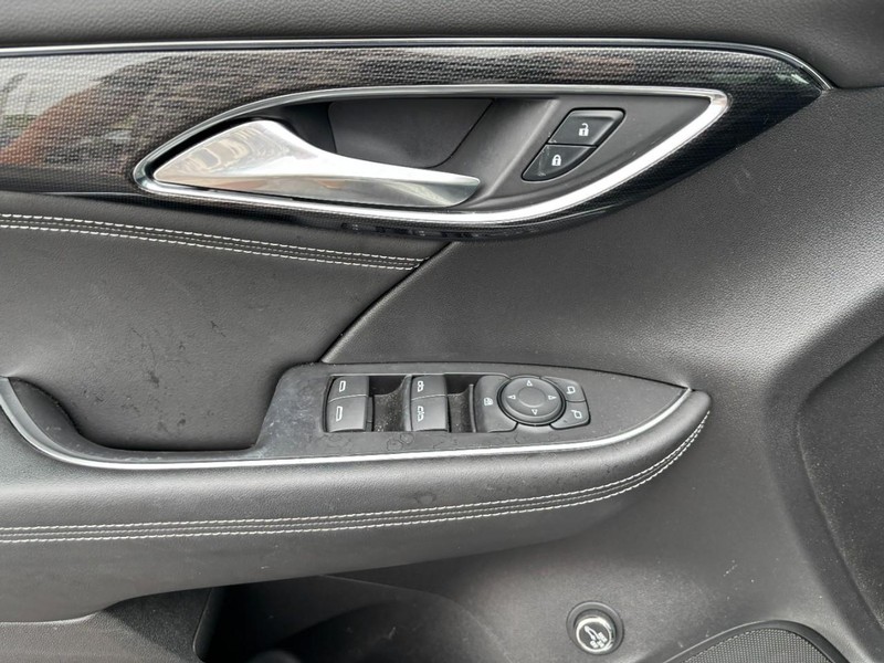 Buick Envision Vehicle Full-screen Gallery Image 09