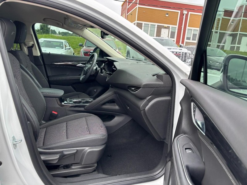 Buick Envision Vehicle Full-screen Gallery Image 11