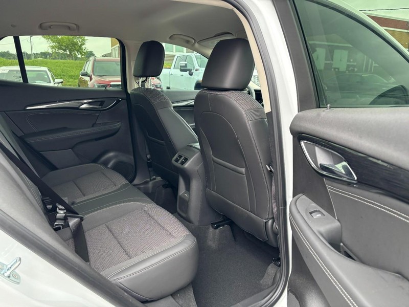 Buick Envision Vehicle Full-screen Gallery Image 12