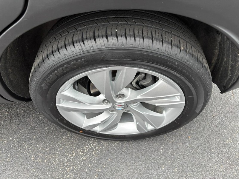 Buick Encore GX Vehicle Full-screen Gallery Image 07