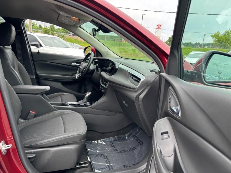 Buick Encore GX Vehicle Full-screen Gallery Image 11