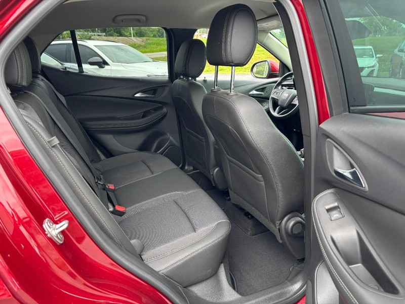 Buick Encore GX Vehicle Full-screen Gallery Image 12