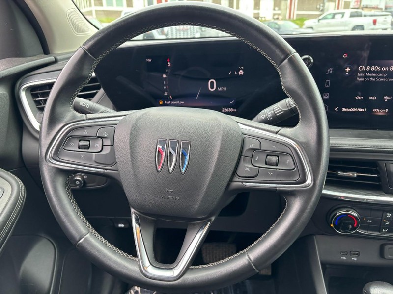 Buick Encore GX Vehicle Full-screen Gallery Image 14
