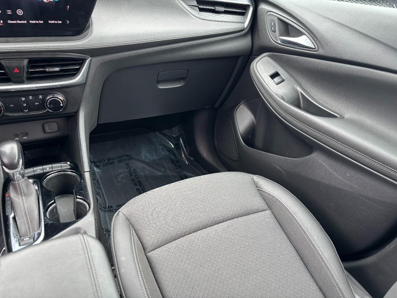 Buick Encore GX Vehicle Full-screen Gallery Image 16