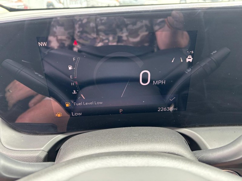 Buick Encore GX Vehicle Full-screen Gallery Image 18