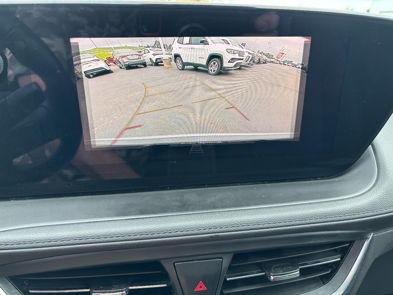 Buick Encore GX Vehicle Full-screen Gallery Image 19