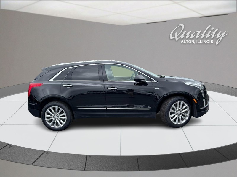 Cadillac XT5 Vehicle Full-screen Gallery Image 02