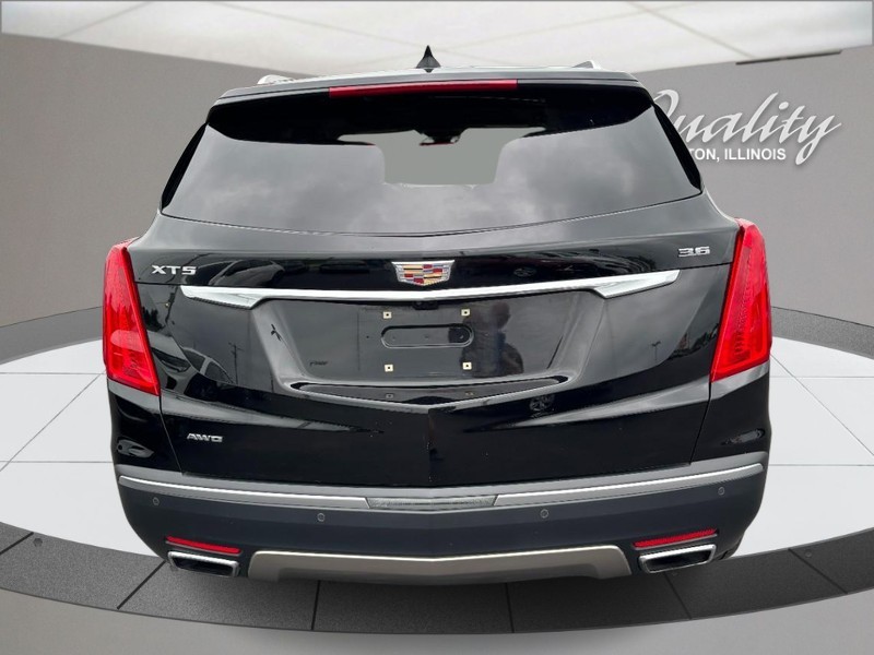 Cadillac XT5 Vehicle Full-screen Gallery Image 04