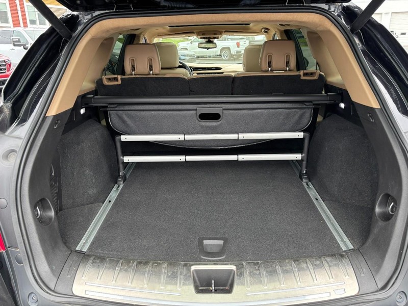 Cadillac XT5 Vehicle Full-screen Gallery Image 06