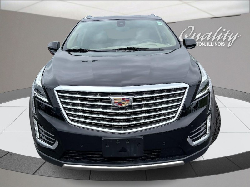 Cadillac XT5 Vehicle Full-screen Gallery Image 10