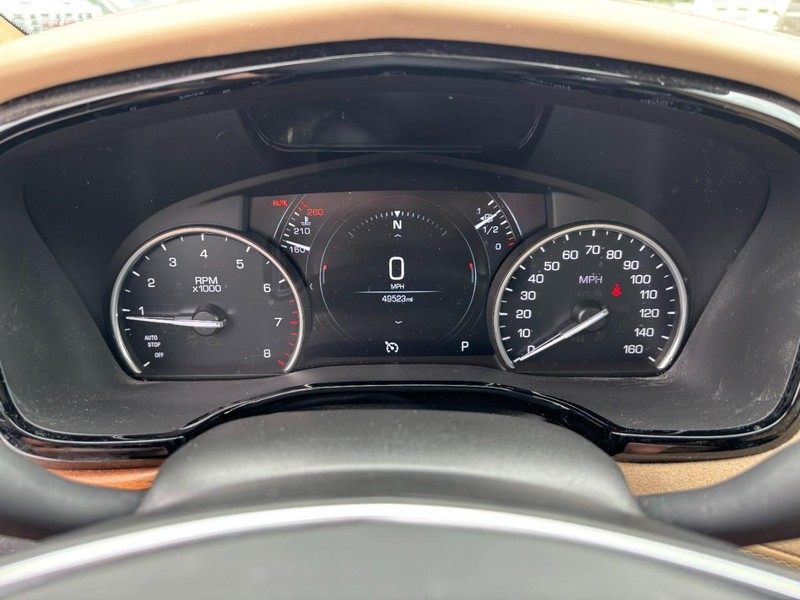 Cadillac XT5 Vehicle Full-screen Gallery Image 18