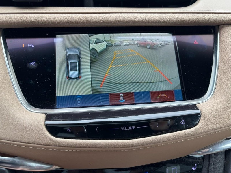 Cadillac XT5 Vehicle Full-screen Gallery Image 20