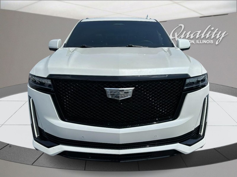Cadillac Escalade Vehicle Full-screen Gallery Image 10