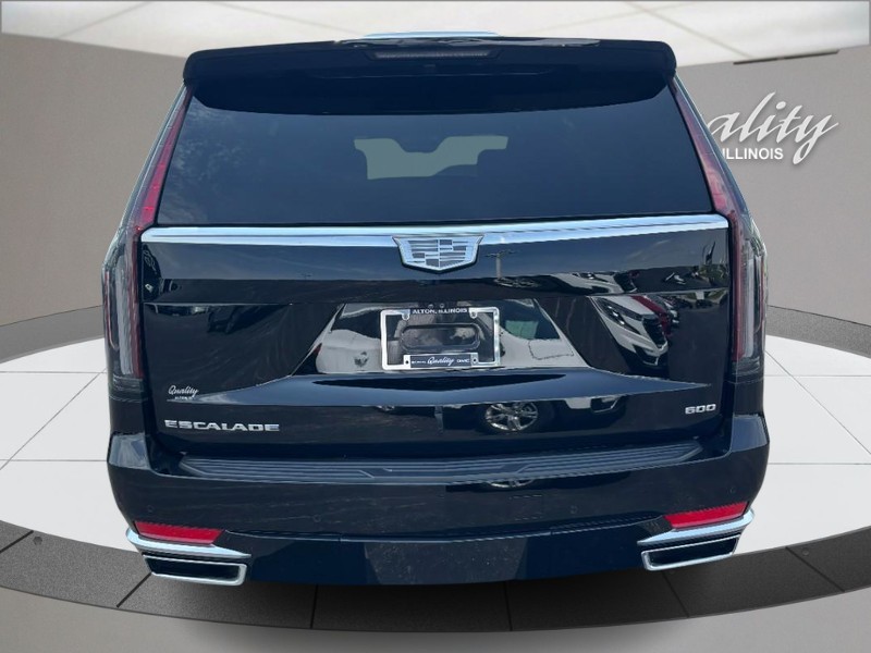 Cadillac Escalade Vehicle Full-screen Gallery Image 04