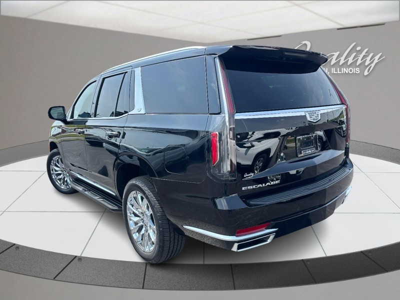 Cadillac Escalade Vehicle Full-screen Gallery Image 05