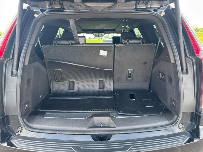 Cadillac Escalade Vehicle Full-screen Gallery Image 06