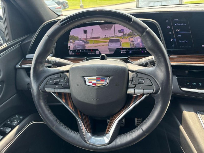 Cadillac Escalade Vehicle Full-screen Gallery Image 15