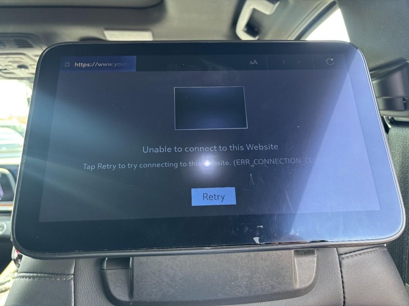 Cadillac Escalade Vehicle Full-screen Gallery Image 18