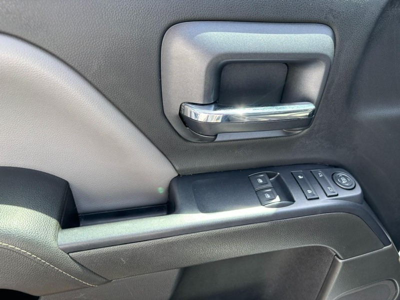 Chevrolet Silverado 1500 Vehicle Full-screen Gallery Image 09