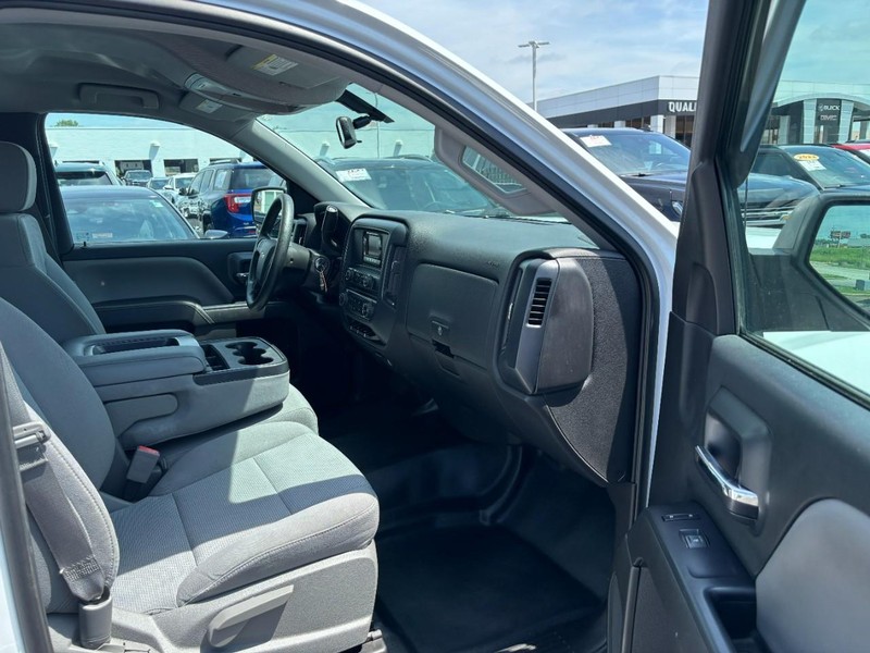 Chevrolet Silverado 1500 Vehicle Full-screen Gallery Image 11