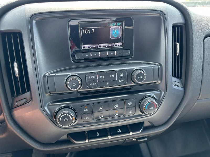 Chevrolet Silverado 1500 Vehicle Full-screen Gallery Image 16