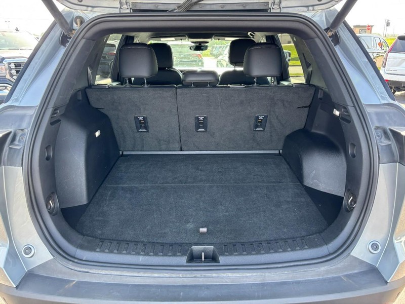 Chevrolet Equinox Vehicle Full-screen Gallery Image 06