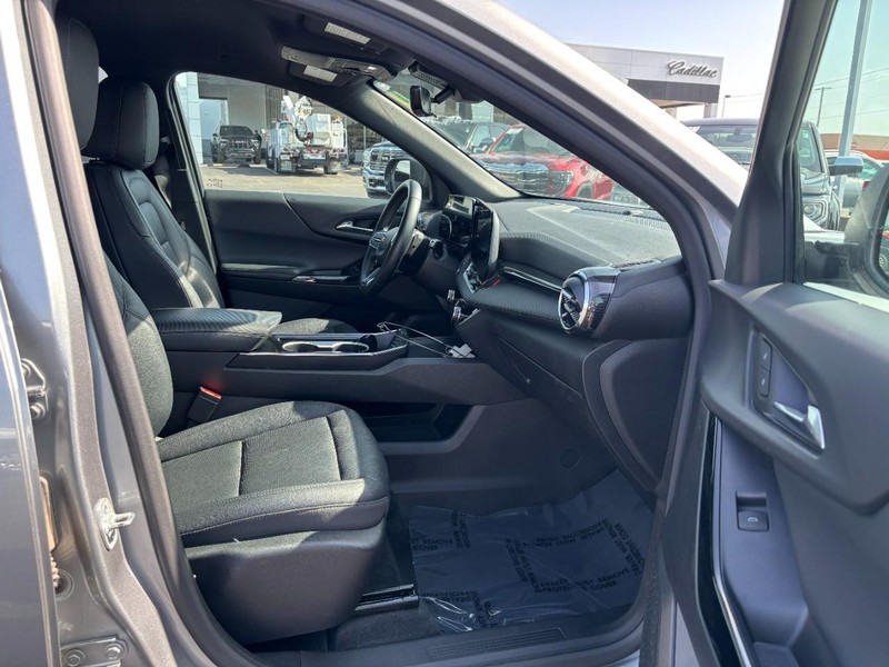 Chevrolet Equinox Vehicle Full-screen Gallery Image 11