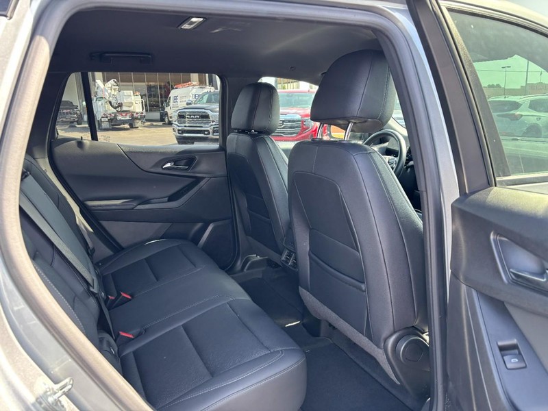 Chevrolet Equinox Vehicle Full-screen Gallery Image 12