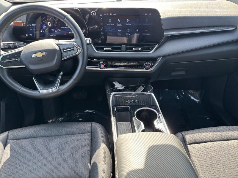 Chevrolet Equinox Vehicle Full-screen Gallery Image 13