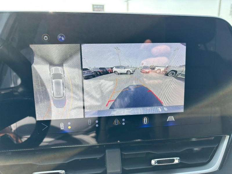 Chevrolet Equinox Vehicle Full-screen Gallery Image 19