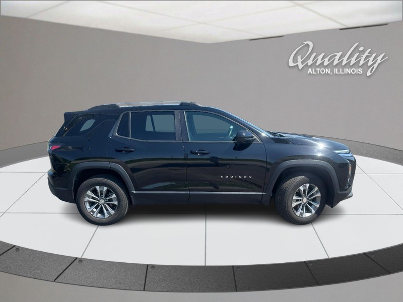 Chevrolet Equinox Vehicle Full-screen Gallery Image 02