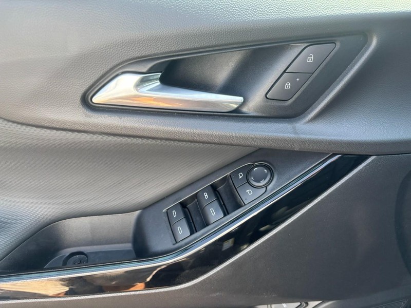 Chevrolet Equinox Vehicle Full-screen Gallery Image 09