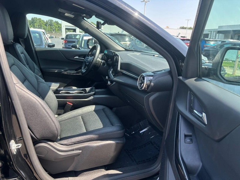 Chevrolet Equinox Vehicle Full-screen Gallery Image 11