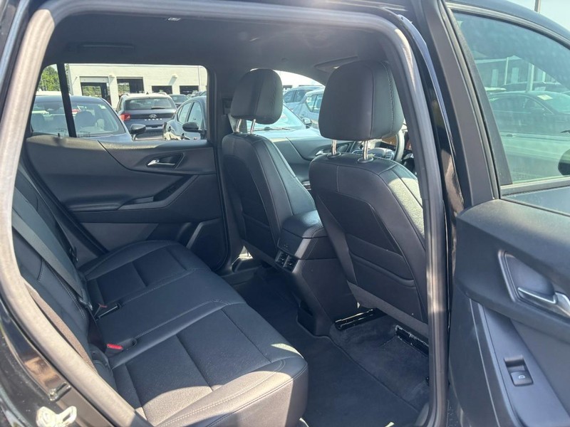 Chevrolet Equinox Vehicle Full-screen Gallery Image 12