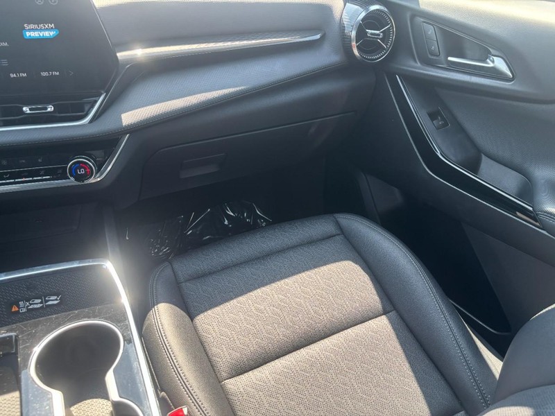 Chevrolet Equinox Vehicle Full-screen Gallery Image 16