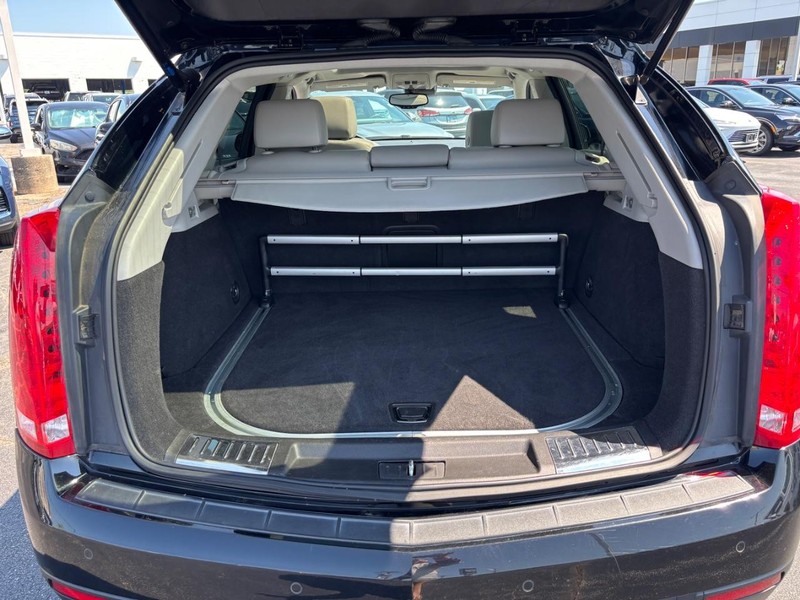 Cadillac SRX Vehicle Full-screen Gallery Image 06