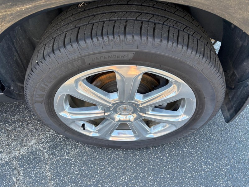 Cadillac SRX Vehicle Full-screen Gallery Image 07