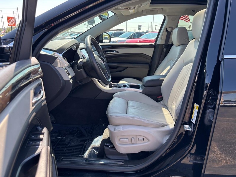 Cadillac SRX Vehicle Full-screen Gallery Image 08