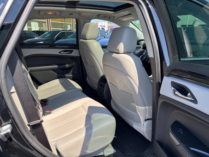 Cadillac SRX Vehicle Full-screen Gallery Image 12